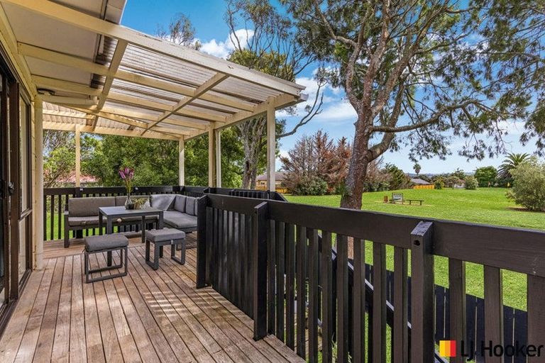 Photo of property in 2/187 Carnoustie Drive, Wattle Downs, Auckland, 2103