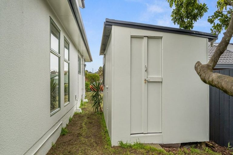 Photo of property in 6 Chadlington Avenue, Henderson, Auckland, 0612
