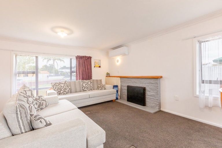 Photo of property in 2 Howard Road, Taradale, Napier, 4112