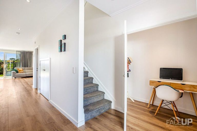 Photo of property in 32 Marine Parade, Hobsonville, Auckland, 0616