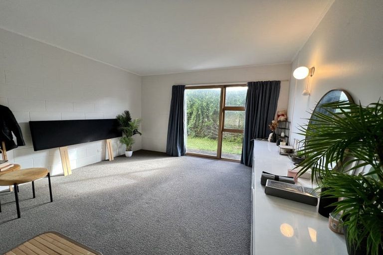 Photo of property in 24 The Esplanade, Eastern Beach, Auckland, 2012