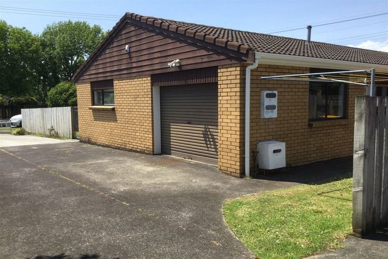 Photo of property in 1/112 Titirangi Road, New Lynn, Auckland, 0600