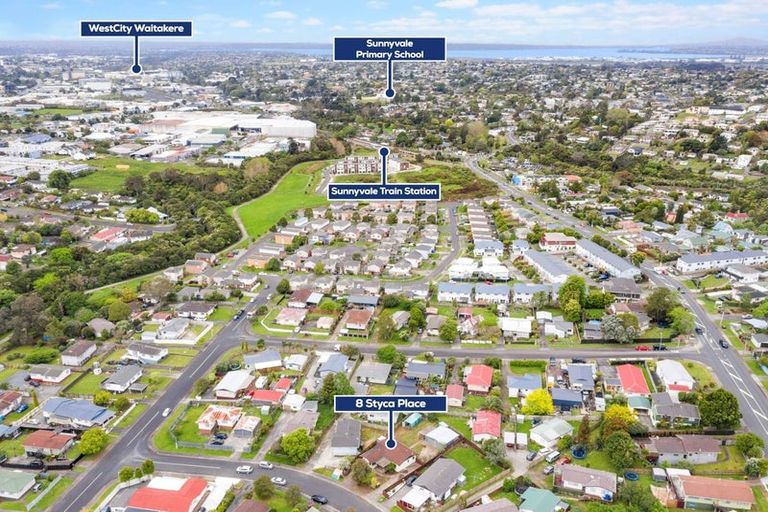 Photo of property in 8 Styca Place, Sunnyvale, Auckland, 0612