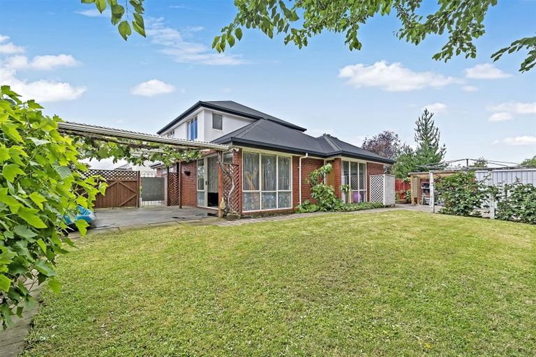 Photo of property in 6 Rosefield Lane, Northcote, Christchurch, 8052