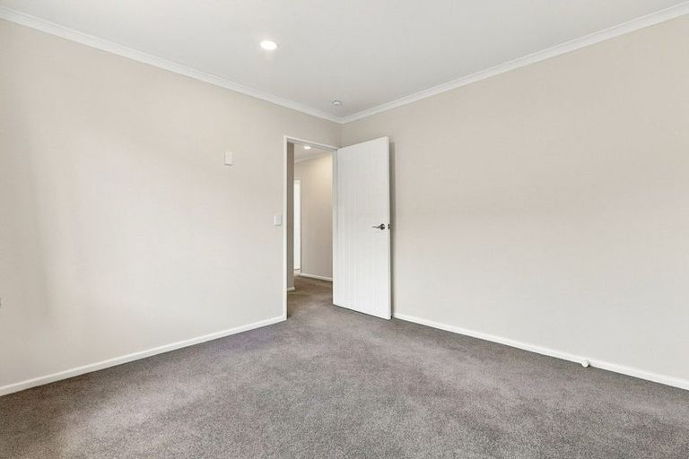 Photo of property in 21 Sorrento Place, Kelvin Grove, Palmerston North, 4414