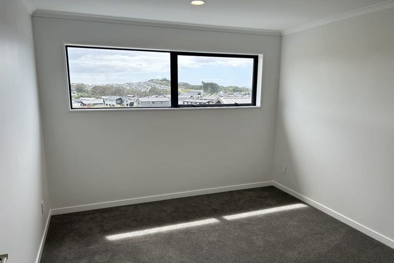 Photo of property in 19 Arawaru Avenue, Wainui, 0992