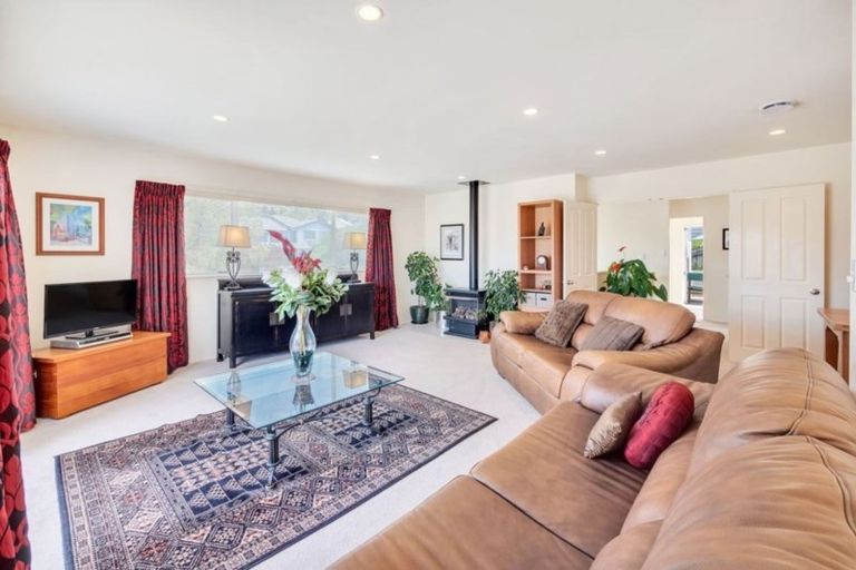 Photo of property in 17 Crestview Place, Browns Bay, Auckland, 0630