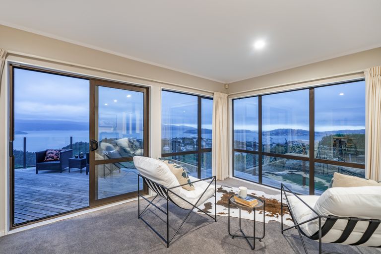 Photo of property in 42 Gurkha Crescent, Khandallah, Wellington, 6035