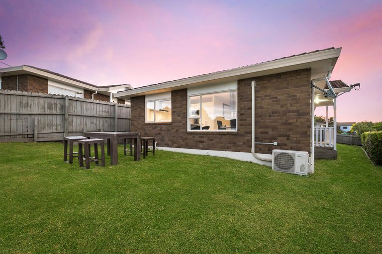 Photo of property in 1/11 Kopara Place, Clendon Park, Auckland, 2103