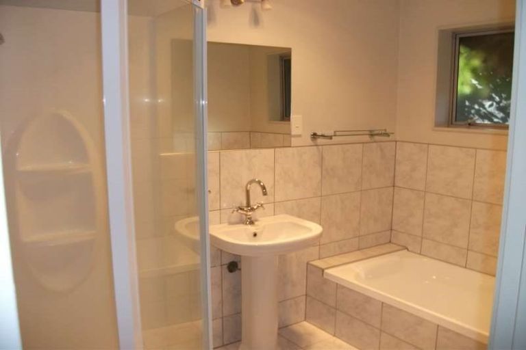 Photo of property in 12 Beachman Grove, Hilltop, Taupo, 3330