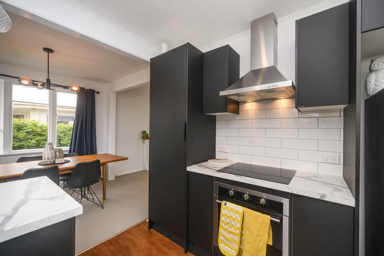 Photo of property in 17 Peters Avenue, Cloverlea, Palmerston North, 4412