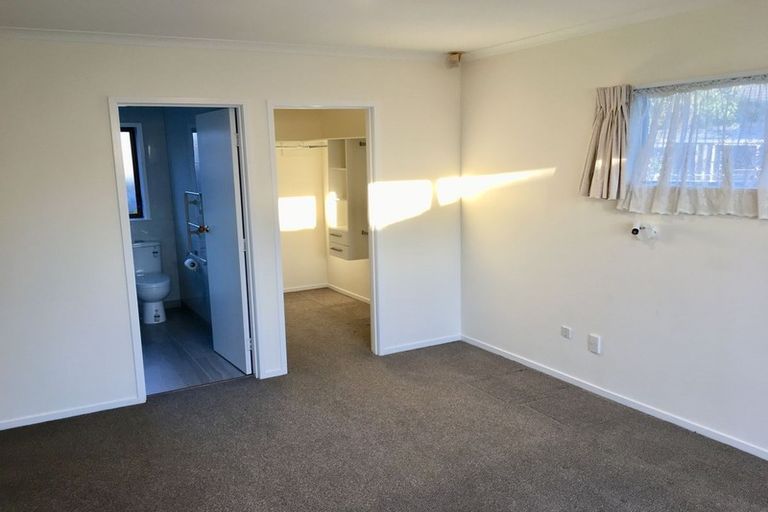 Photo of property in 20 Golfland Drive, Golflands, Auckland, 2013