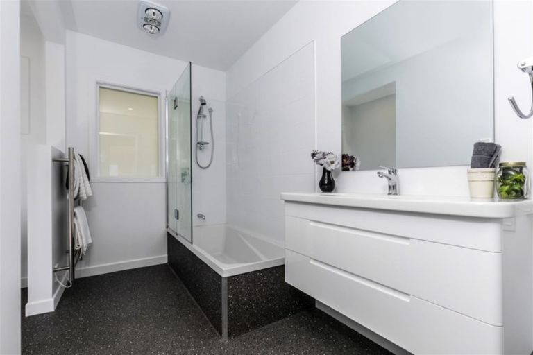 Photo of property in 86 Shetland Street, Glen Eden, Auckland, 0602