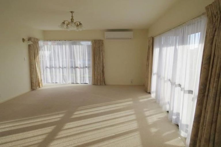 Photo of property in 5 Kellyville Heights, Merrilands, New Plymouth, 4312