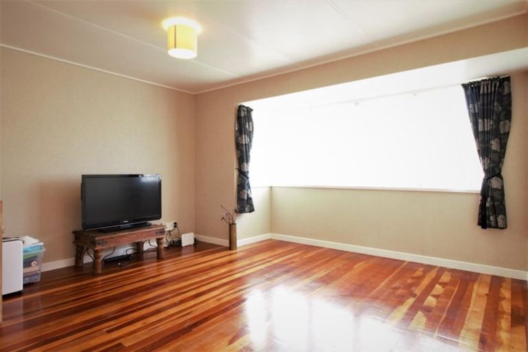 Photo of property in 16 Matai Street, Waiuku, 2123