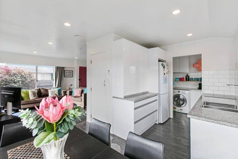 Photo of property in 2/27 Waimana Road, Conifer Grove, Takanini, 2112