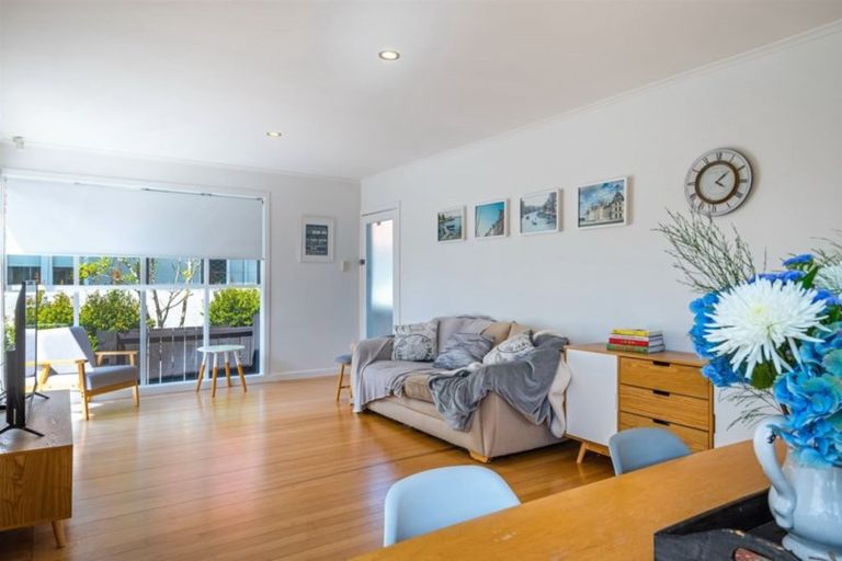 Photo of property in 40 Verran Road, Birkdale, Auckland, 0626