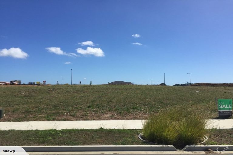 Photo of property in 4 Tahuna Minhinnick Drive, Glenbrook, 2681