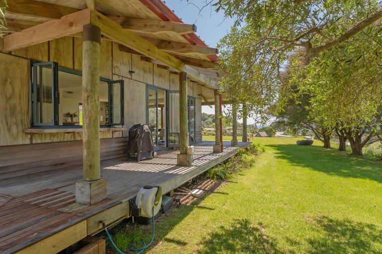 Photo of property in 92 Hahei Beach Road, Hahei, Whitianga, 3591