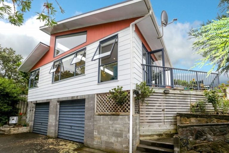 Photo of property in 10 Mcfarlane Street, Oakura, 4314