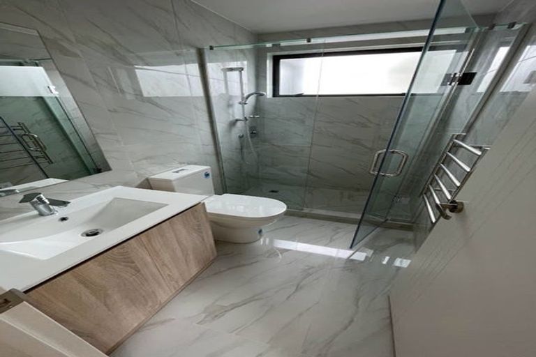 Photo of property in 8/101 Hobsonville Road, West Harbour, Auckland, 0618