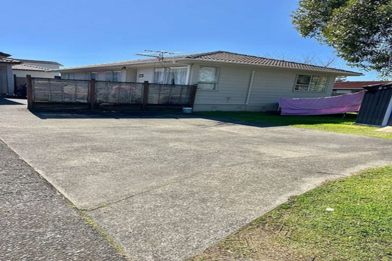 Photo of property in 19 Glennandrew Drive, Half Moon Bay, Auckland, 2012