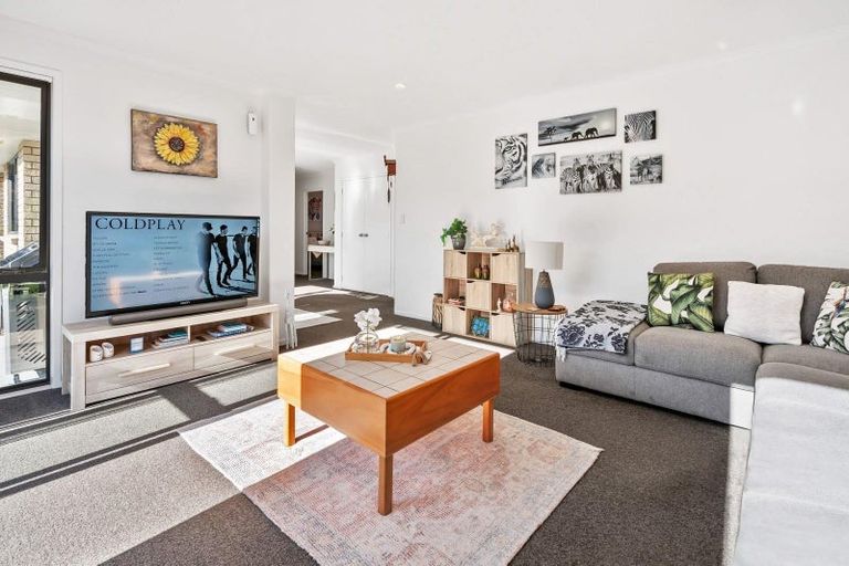 Photo of property in 42 Kowi Lakes Drive, One Tree Point, 0118