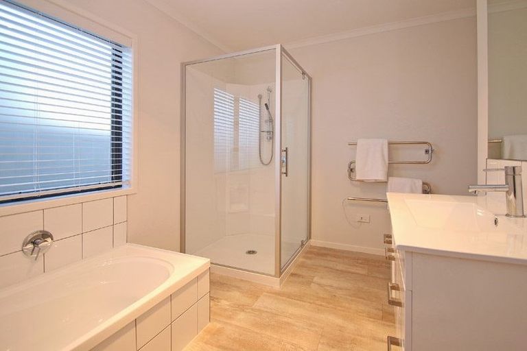 Photo of property in 42 Marion Crescent, Papamoa Beach, Papamoa, 3118