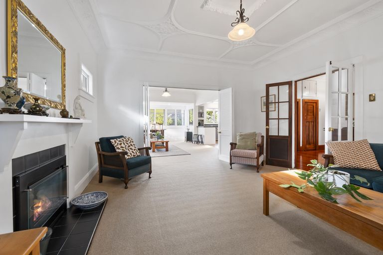 Photo of property in 44 Manapouri Crescent, Hokowhitu, Palmerston North, 4410