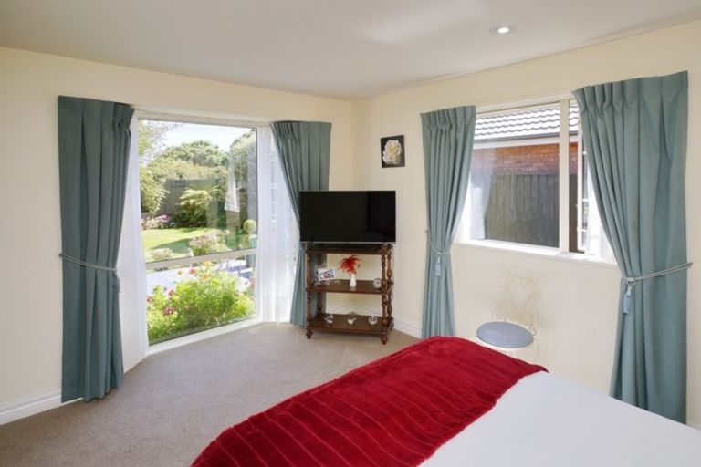 Photo of property in 24 Chesterfield Mews, Russley, Christchurch, 8042