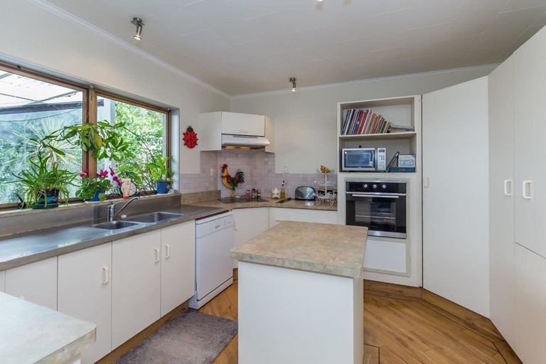 Photo of property in 470 Tararua Road, Levin, 5571