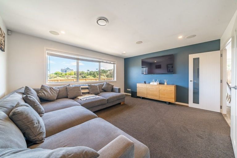 Photo of property in 66 Mount Marua Way, Timberlea, Upper Hutt, 5018