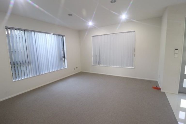 Photo of property in 7 Andy Crescent, Flat Bush, Auckland, 2016