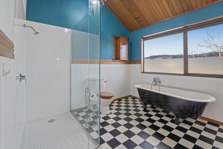Photo of property in 103 Waikawa Beach Road, Manakau, Levin, 5573