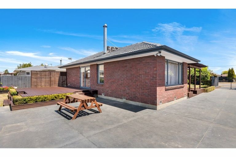 Photo of property in 44 Emlyn Place, Avondale, Christchurch, 8061