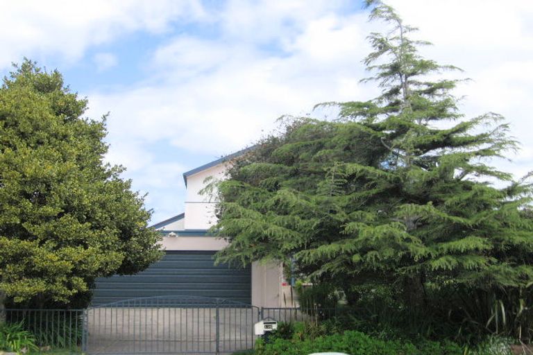 Photo of property in 100 Dickson Road, Papamoa Beach, Papamoa, 3118