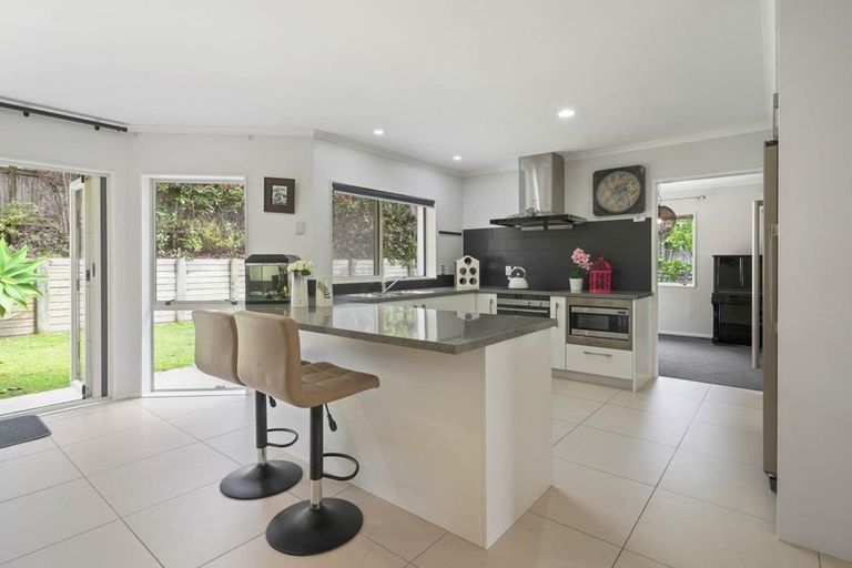 Photo of property in 7 Louvain Place, Greenhithe, Auckland, 0632