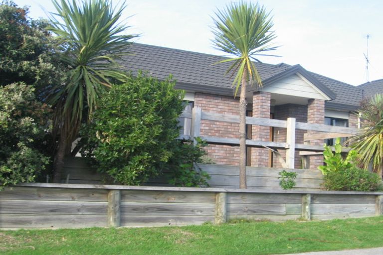 Photo of property in 52 Halladale Road, Papakowhai, Porirua, 5024
