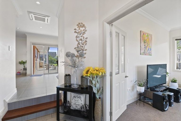 Photo of property in 15 Okarito Avenue, Levin, 5510