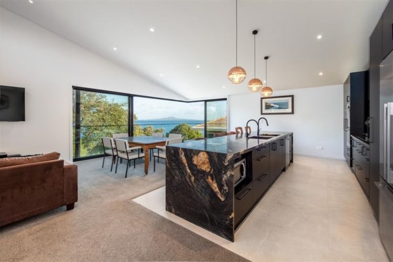 Photo of property in 45b Hyde Road, Rothesay Bay, Auckland, 0630