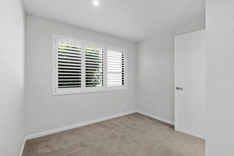Photo of property in 102 Vipond Road, Stanmore Bay, Whangaparaoa, 0932