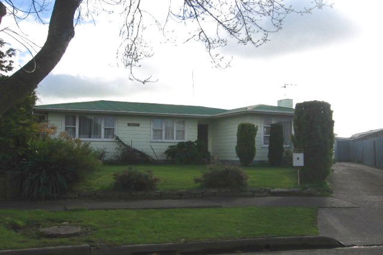 Photo of property in 6 Hinau Place, Cloverlea, Palmerston North, 4412
