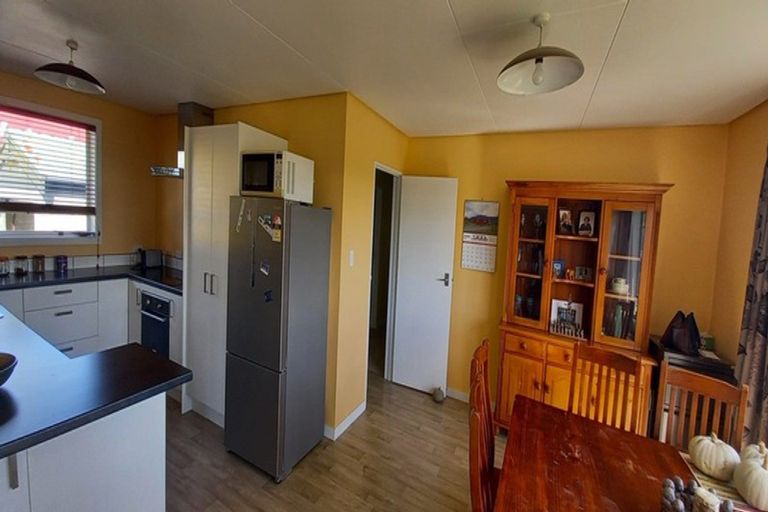 Photo of property in 1 Grove Burn Road, Tuatapere, 9620