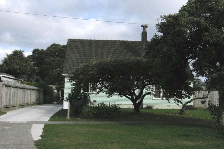 Photo of property in 6 Waldie Grove, Avalon, Lower Hutt, 5011