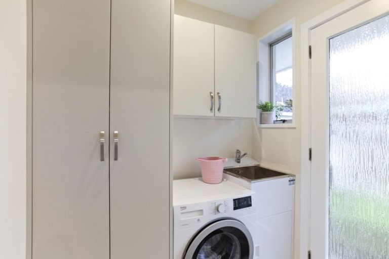 Photo of property in 2/8 Wedgewood Avenue, Cashmere, Christchurch, 8022