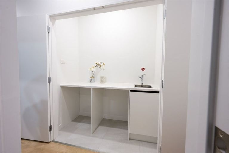 Photo of property in 1 Horokaka Street, Massey, Auckland, 0614