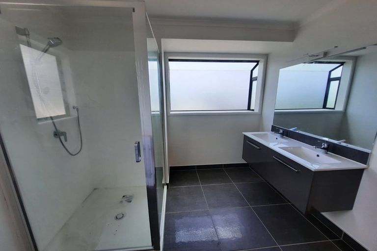 Photo of property in 32 Hadley Wood Drive, Wattle Downs, Auckland, 2103