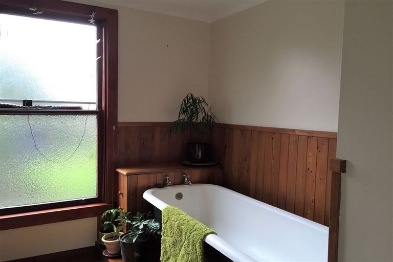 Photo of property in 24 Devon Street, Picton, 7220