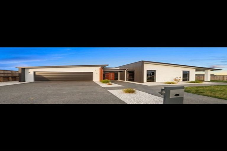 Photo of property in 9 Waireka Road, Rototuna North, Hamilton, 3210