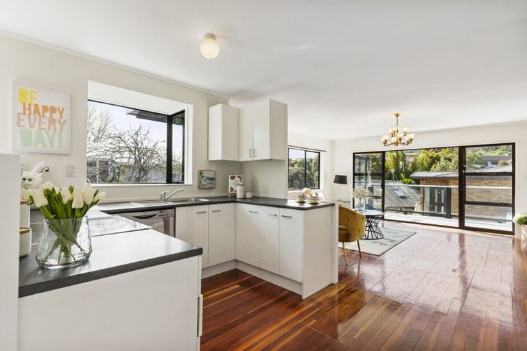 Photo of property in 10b Matipo Road, Mairangi Bay, Auckland, 0630